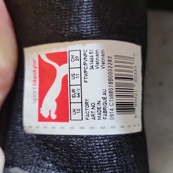 Men's 11 navy blue Puma Suede Shoes. White leather stripe. - Picture 6 of 7